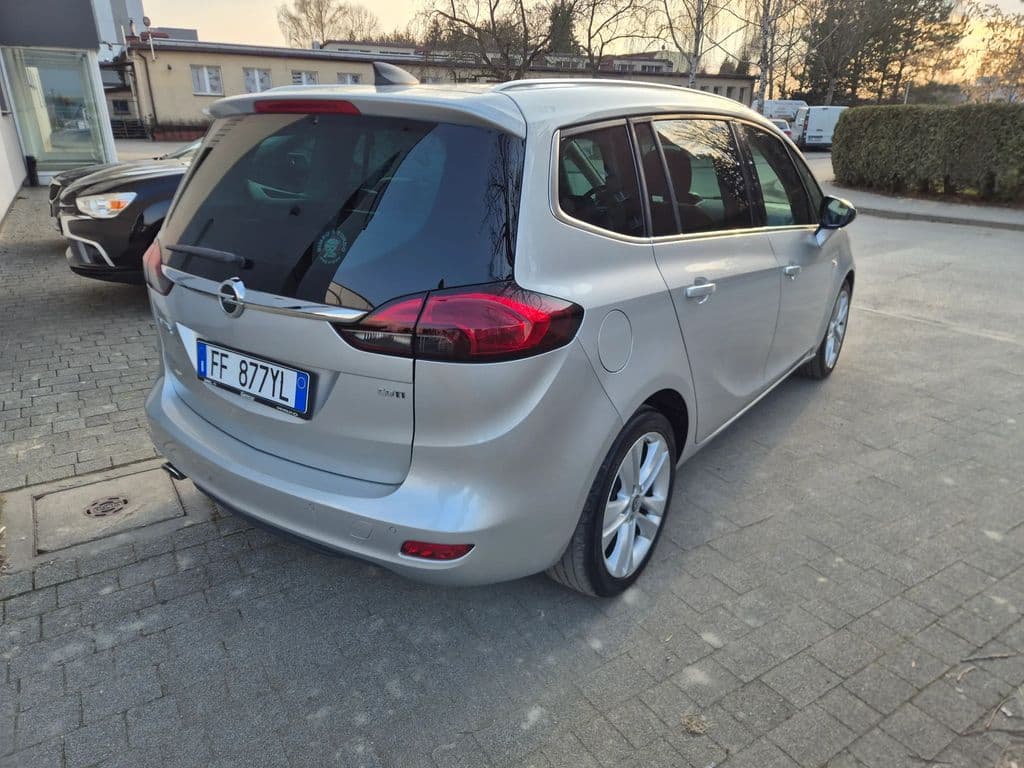 Opel Zafira 2016