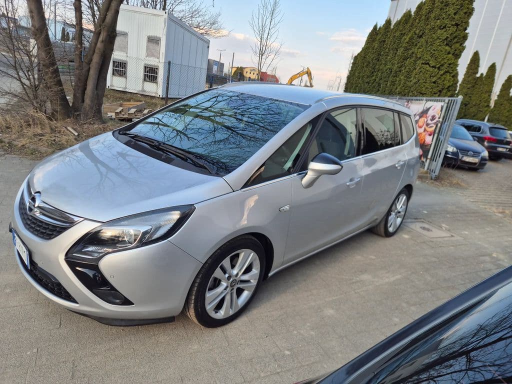 Opel Zafira 2016