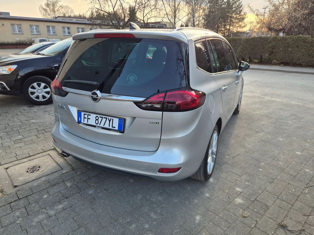 Opel Zafira 2016